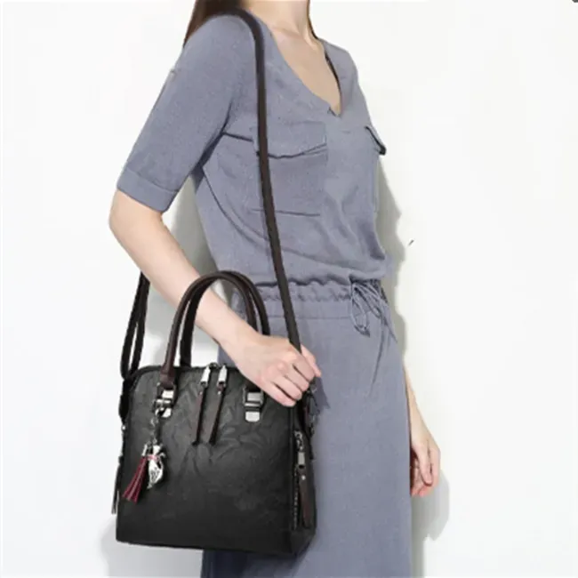 327HB488_116612.webp Women Fashion Solid Color Tassel Decoration Shoulder Bag - Image 6