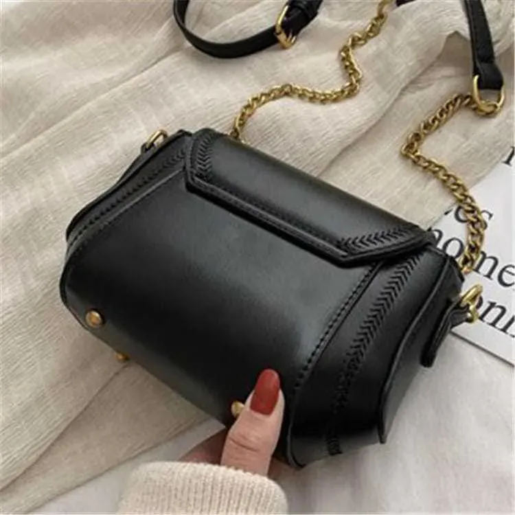 327HB593_116481.webp Women Simple Solid Color Metal Ring Decoration Chain Crossbody Bag - Image 4