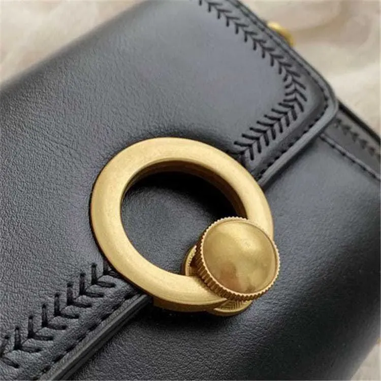 327HB593_116485.webp Women Simple Solid Color Metal Ring Decoration Chain Crossbody Bag - Image 6