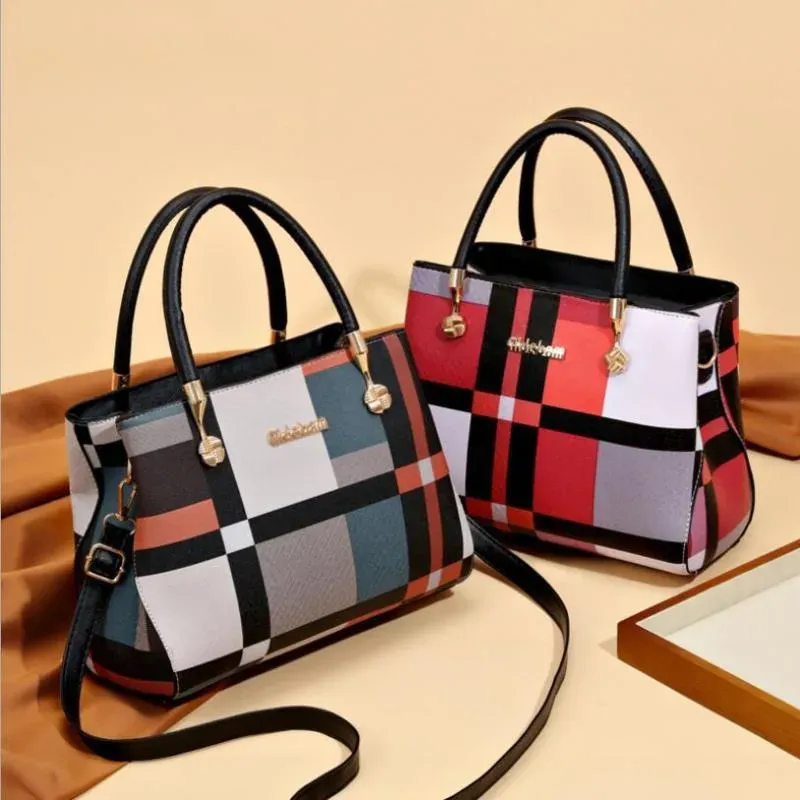 T1035D0636_118672.webp Women Elegant Color Blocking Large Capacity PU Handle Bag - Image 4