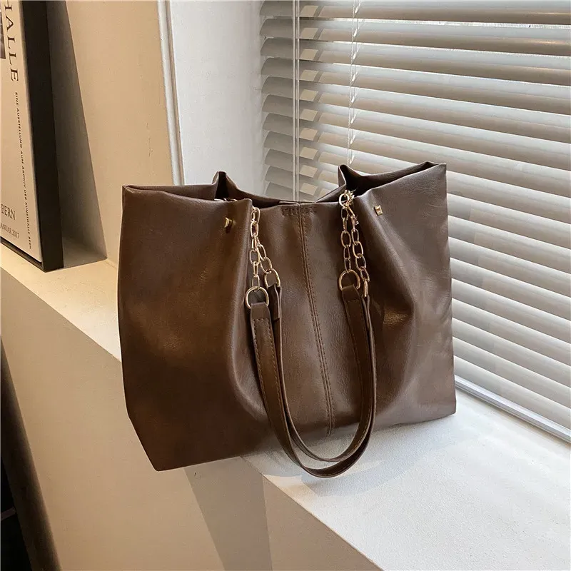 T1035F5B65_115216.webp Women'S Fashion Retro Soft Leather Large Capacity Simple Solid Color Shoulder Bag - Image 1