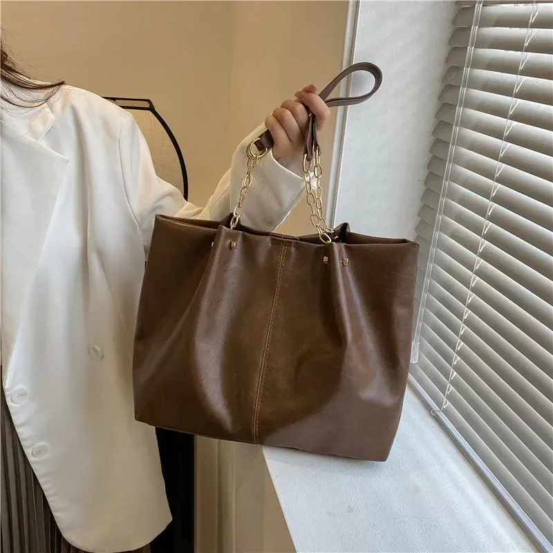 T1035F5B65_115218.webp Women'S Fashion Retro Soft Leather Large Capacity Simple Solid Color Shoulder Bag - Image 3
